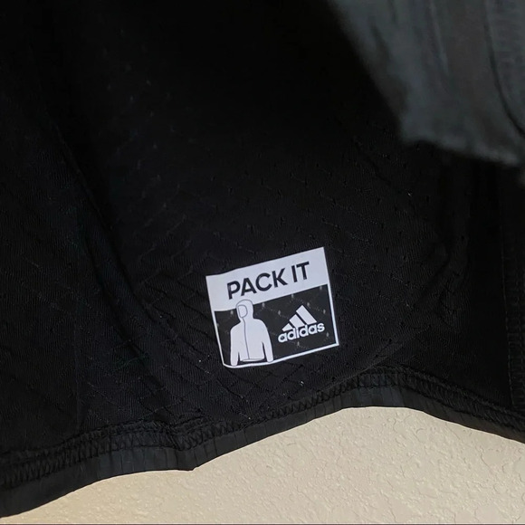 NWT Adidas Own The Run Response Windbreaker Jacket Size Large black light weight - Picture 4 of 12